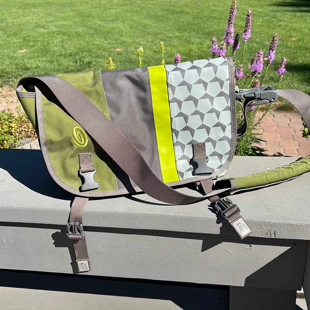 Original, vintage Timbuk2 messenger bag.